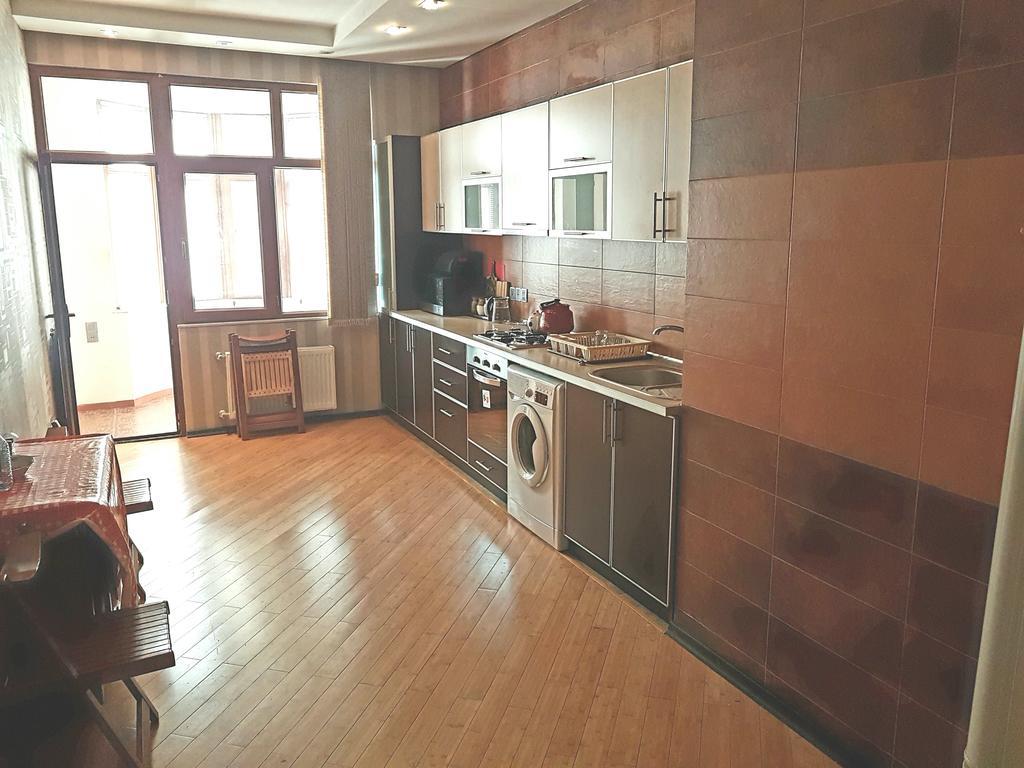 Apartment On Mirqasimov St.29 Баку Екстериор снимка