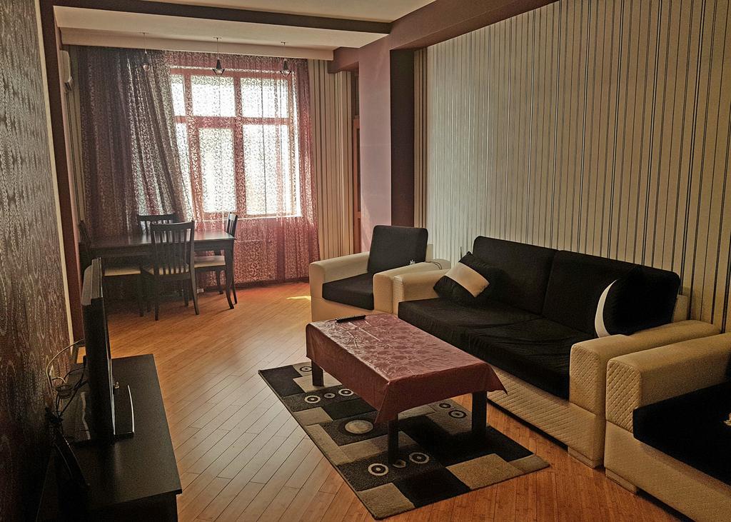 Apartment On Mirqasimov St.29 Баку Екстериор снимка